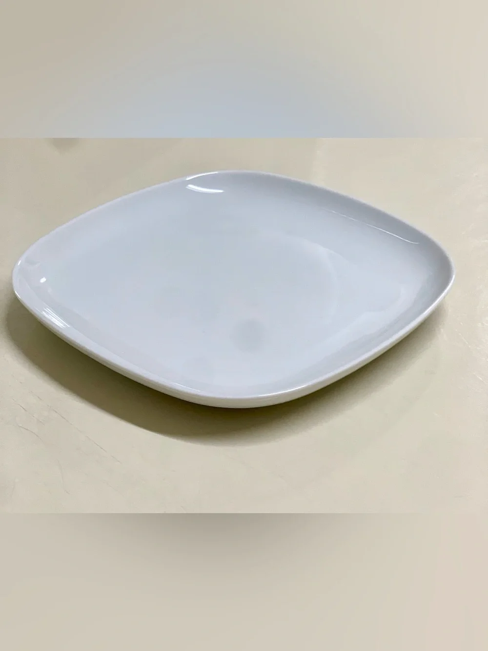 White IKEA VARDERA 13286 Soft Angle Square Dinner Plate